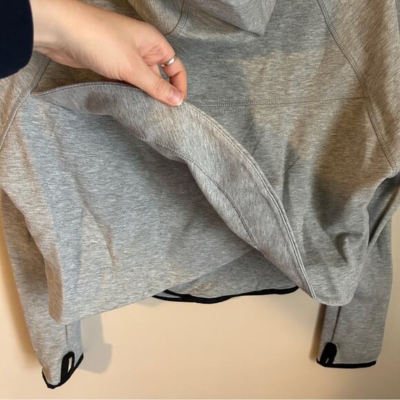 Nike Tech Gray Asymmetrical Zipper Butterfly Back Cropped Hoodie Size Small - Picture 9 of 12